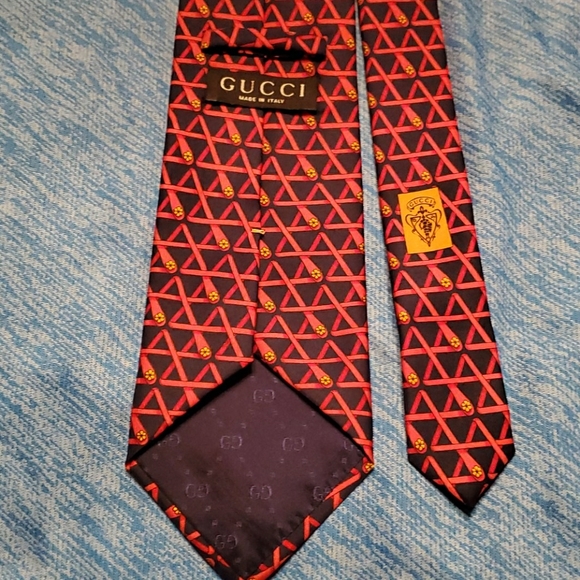 💯 GUCCI Tie !! Navy Blue / Red/ Flower Design! - Picture 1 of 4